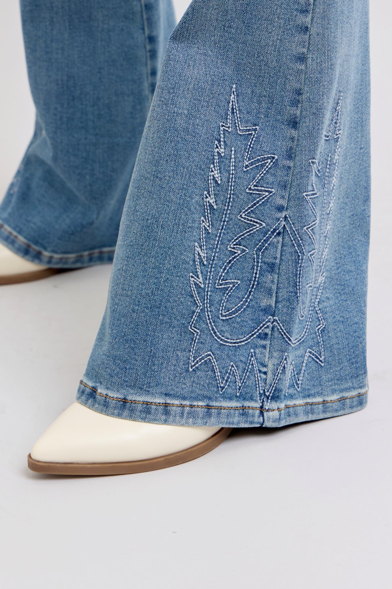 Judy Blue Cowgirl Stitched Flare Jean